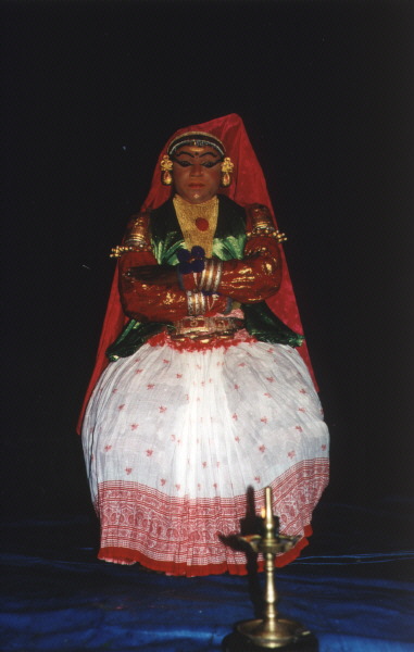 Beim Kathakali-Tanz werden Frauen-Rollen von Männern getanzt