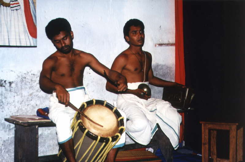 Musicians playing to Kathakali-dance