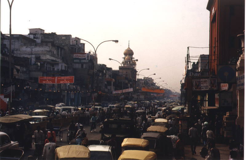 Straße in Delhi gegenüber vom Red Fort
