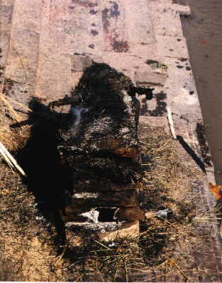 Verbrannte Leiche am Gat des Pashupathi-Tempel nahe Kathamandu